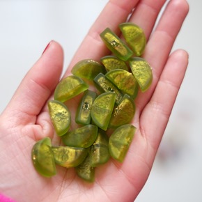 groene kralen van muranoglas om juwelen te maken