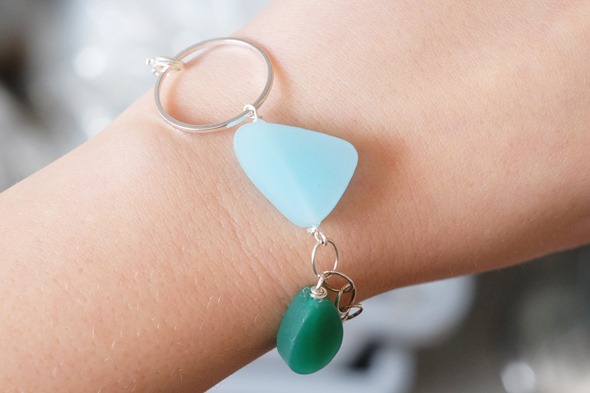 armbandje met blauwe en groene Murano kralen